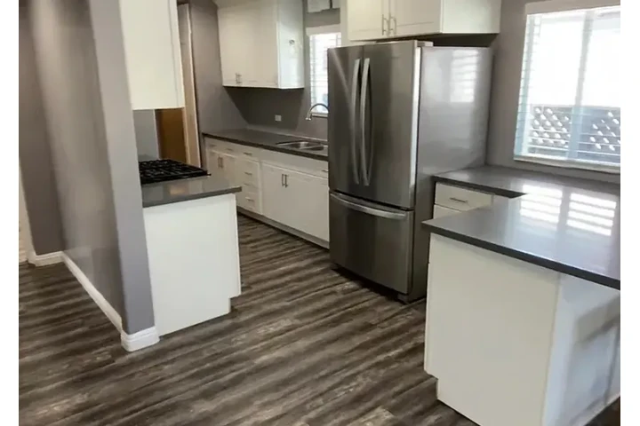 $2800 : Ready to move in. image 1