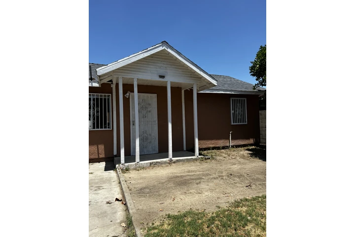 $2600 : Casa De Renta Duplex image 1