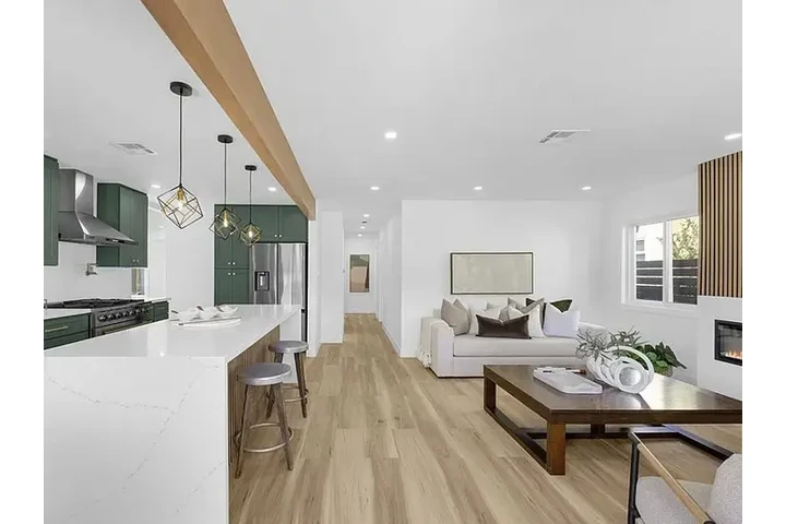 $2000 : HOUSE FOR RENT image 3