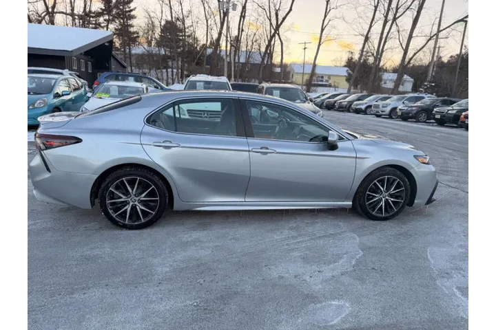 $19995 : 2021 Camry SE image 8