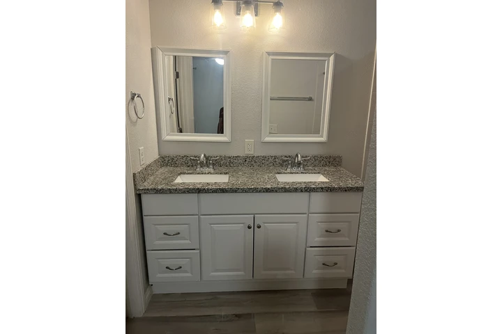 $1900 : se renta casa image 5