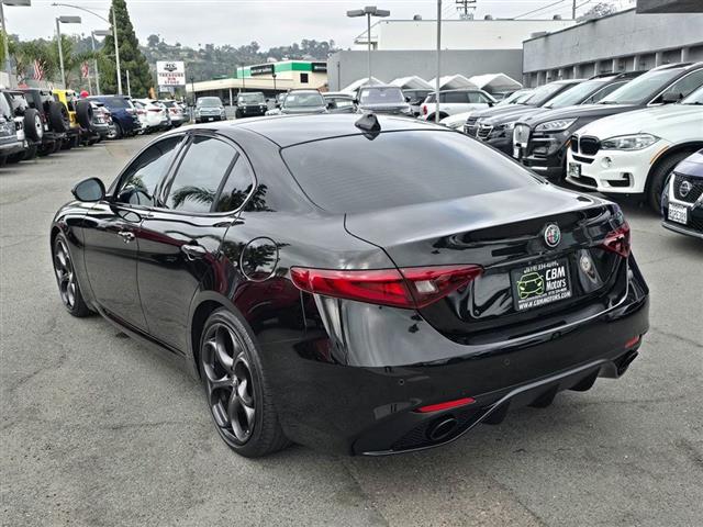 $22995 : 2019 Alfa Romeo Giulia image 8