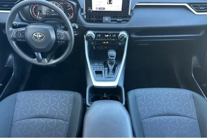 $33500 : Toyota RAV4 2025 AWD XLE 4dr image 6