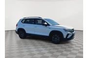 $19500 : Volkswagen Taos 2024 S 4dr S thumbnail