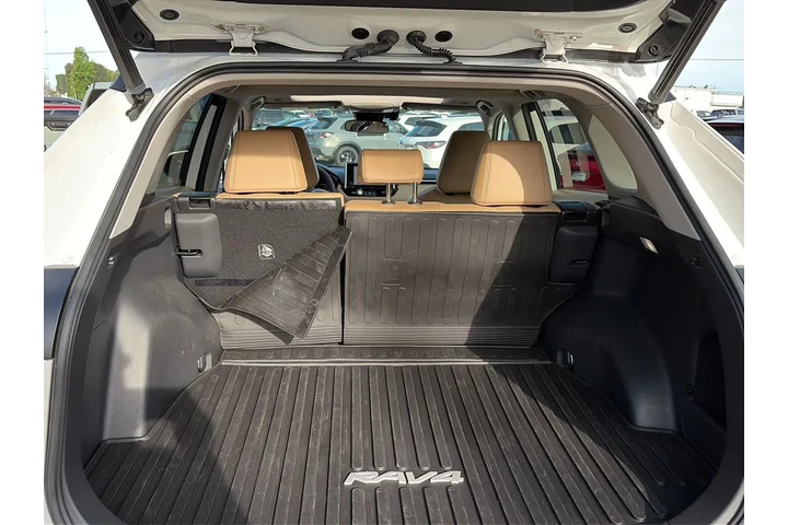 $30814 : Toyota RAV4 2023 XLE Premium image 3