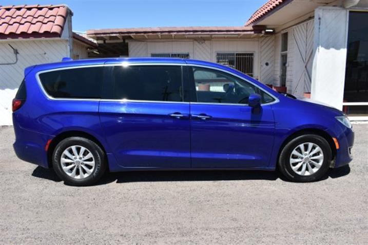 $13799 : 2019 Pacifica Touring Plus image 7