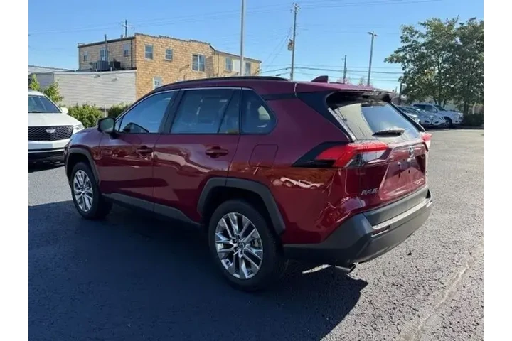 $33000 : Toyota RAV4 2022 AWD XLE Pre image 5