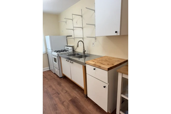 $1100 : Cozy 1-Bedroom and 1-Bathroom image 7