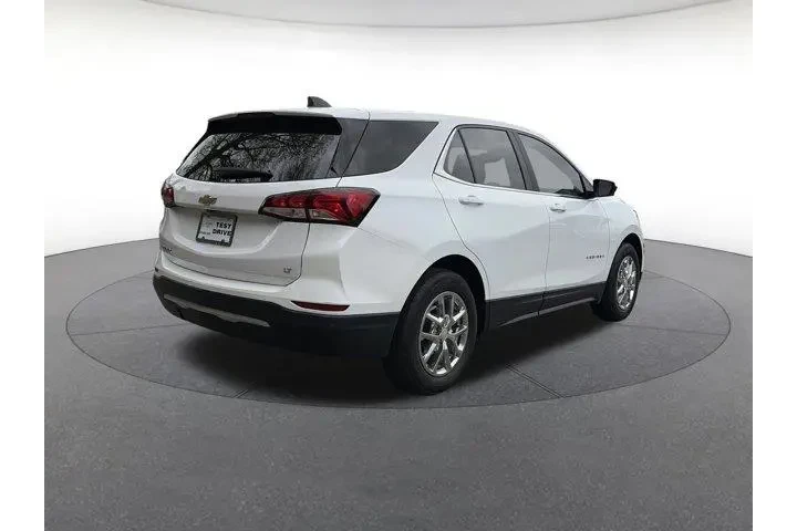 $14436 : Chevrolet Equinox 2022 LT 4d image 2