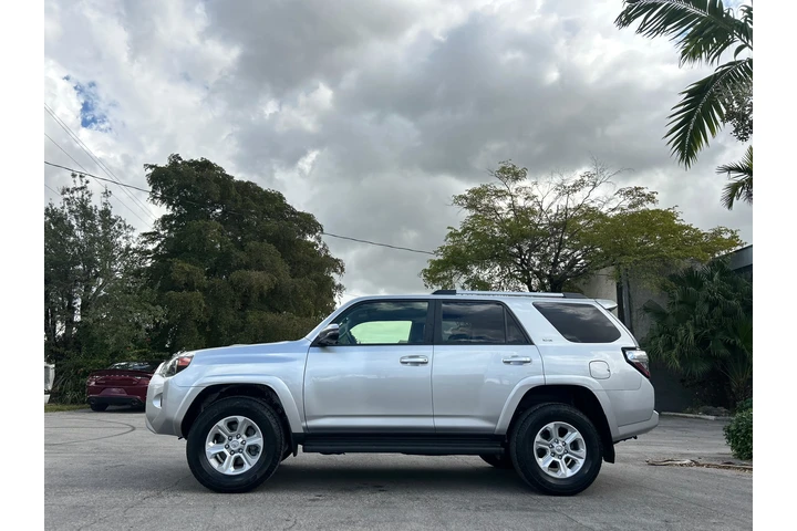 $30000 : TOYOTA 4RUNNER SR5 image 1