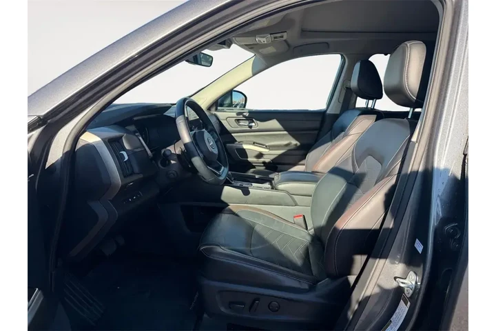 $35000 : Nissan Pathfinder 2024 Plati image 3