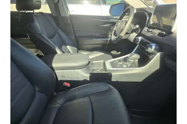 $32991 : Toyota RAV4 2023 AWD XLE Pre image 3