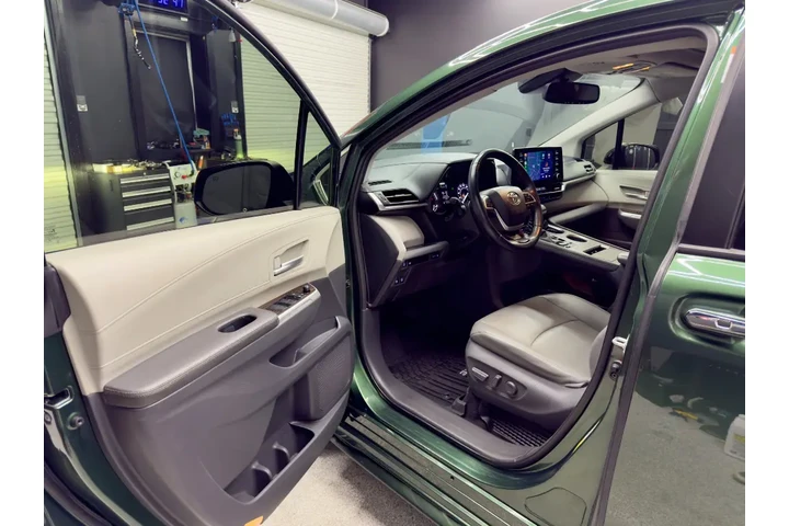 $20995 : 2021 Sienna image 9