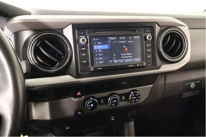 $18911 : Toyota Tacoma 2017 4x2 TRD O image 5