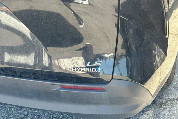 $36549 : Toyota Sienna 2024 LE 8-Pass image 6