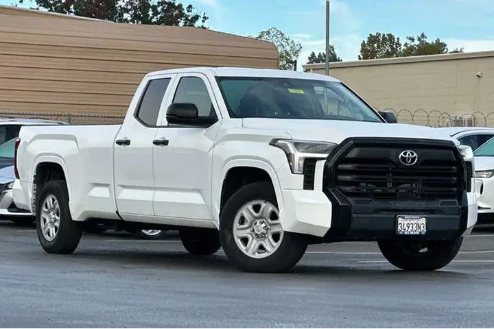 $29763 : Toyota Tundra 2022 4x2 SR 4d image 2