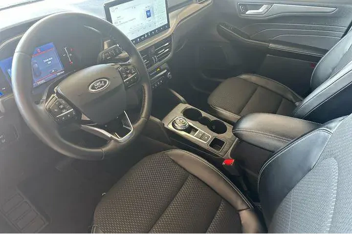 $35375 : Ford Escape Plug-In Hybrid 2 image 9