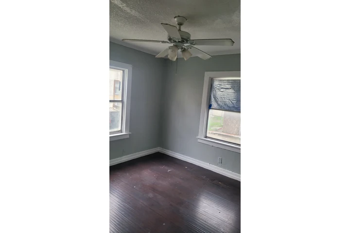 $1650 : Single Bungalow townhouse image 6