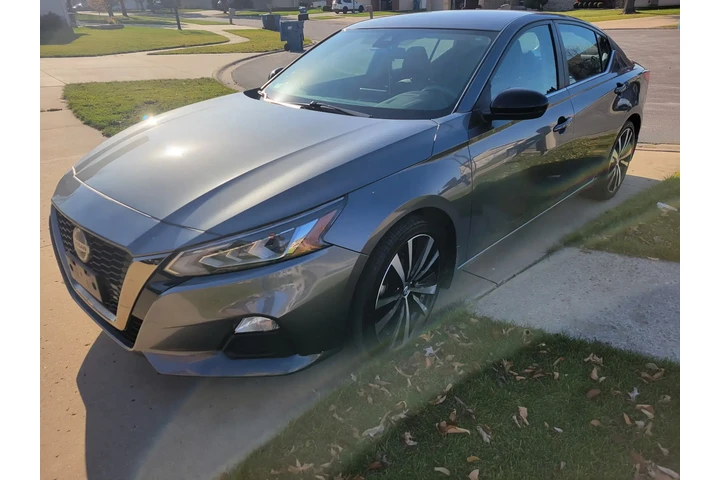 $9900 : 2021 Nissan Altima SR image 1