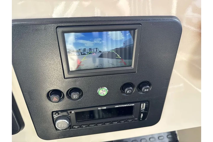 $17500 : 2019 e Base image 1