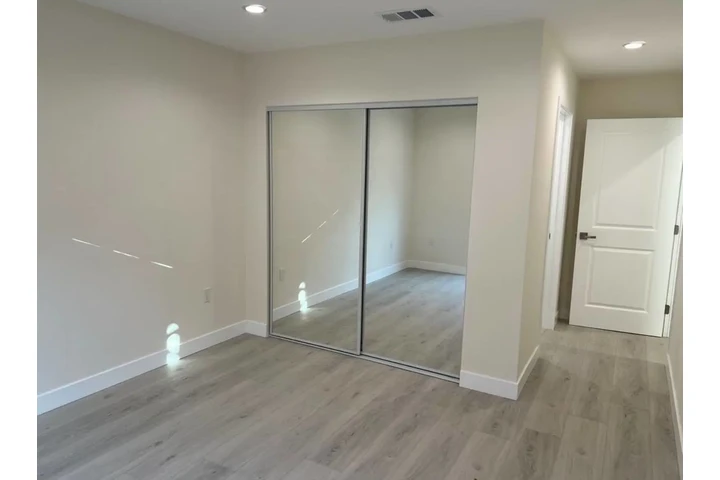 $3400 : Sleek Tilework image 4