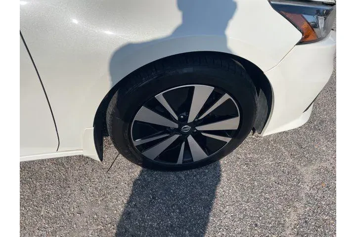 $17148 : Nissan Altima 2021 2.5 SV 4d image 3