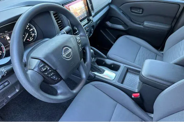$28425 : Nissan Frontier 2022 4x2 S 4 image 4