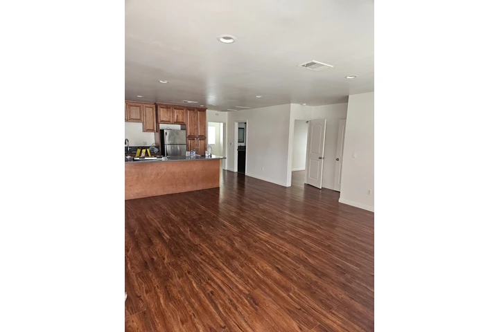 $2750 : Glendora amplia/2 parking image 2