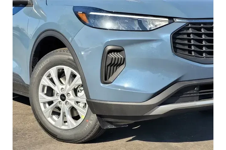 $26988 : Ford Escape 2025 Active 4dr image 2