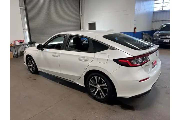 $23822 : Honda Civic 2023 LX 4dr Hatc image 5
