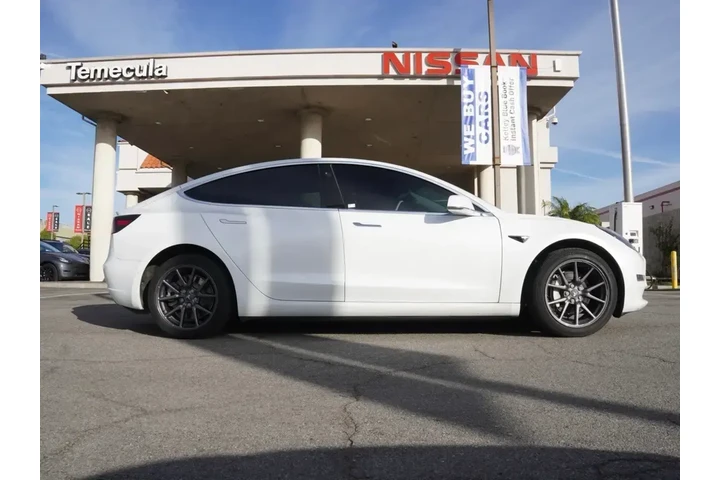 $15943 : Tesla Model 3 2019 Mid Range image 3