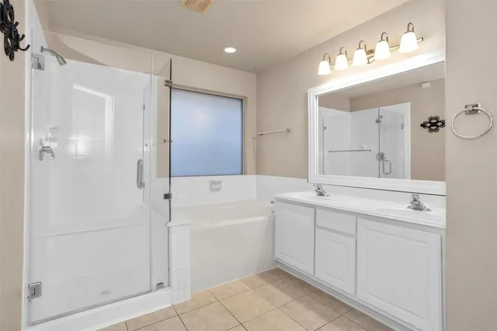 $2250 : Hermosa Casa en Spring TX image 8