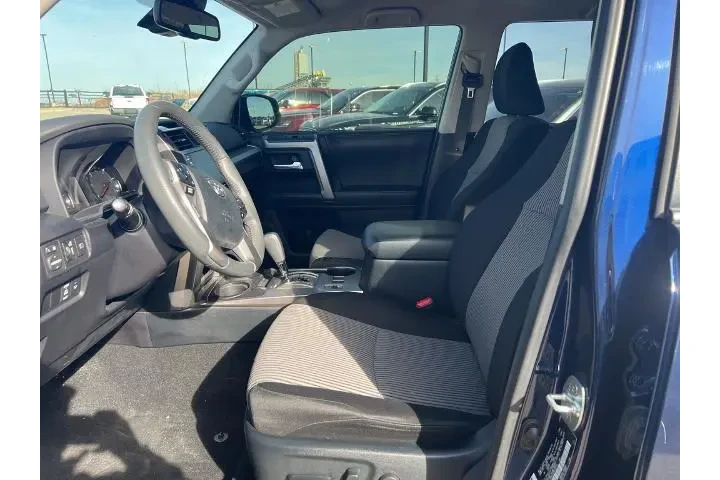 $37690 : Toyota 4Runner 2024 4x4 SR5 image 10