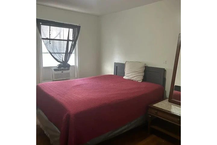 $300 : Rooms For Rent NY.104 image 5