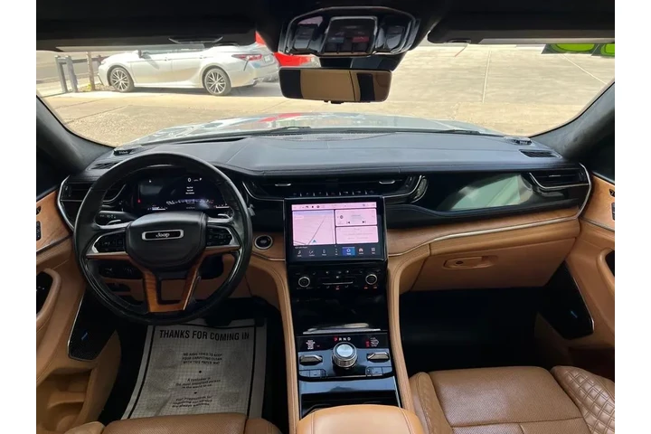 2023 Grand Cherokee L Summit image 9