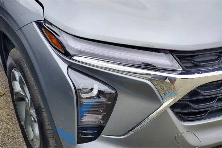 $21594 : Chevrolet Trax 2025 LT 4dr C image 2