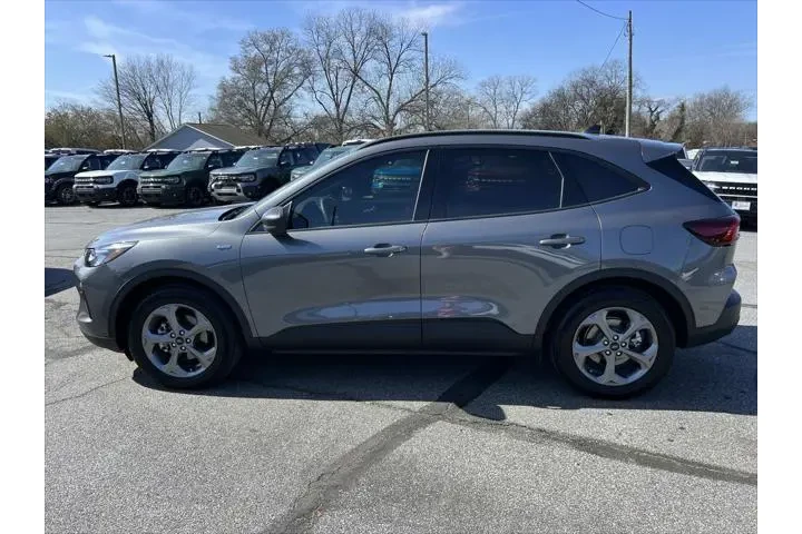 $28997 : Ford Escape 2025 ST-Line 4dr image 4