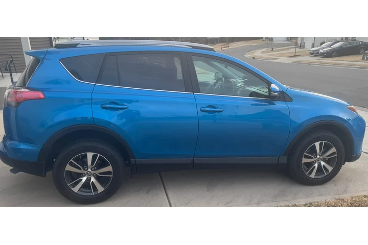 $9900 : RAV4 XLE, 2018 image 5