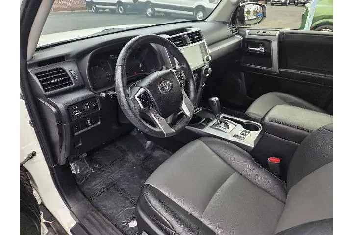 $35735 : Toyota 4Runner 2021 4x2 SR5 image 3