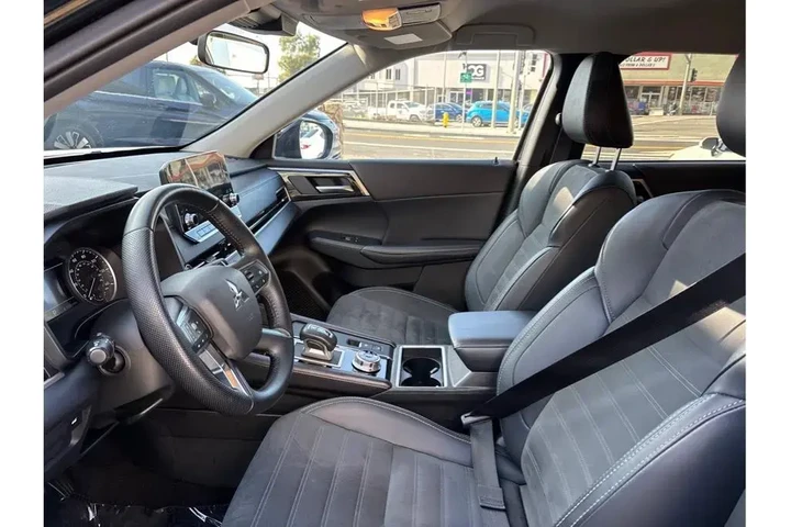 $26388 : Mitsubishi Outlander 2024 AW image 9