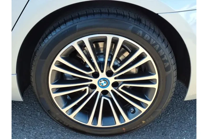 $15949 : BMW 5 Series 2019 530e iPerf image 8