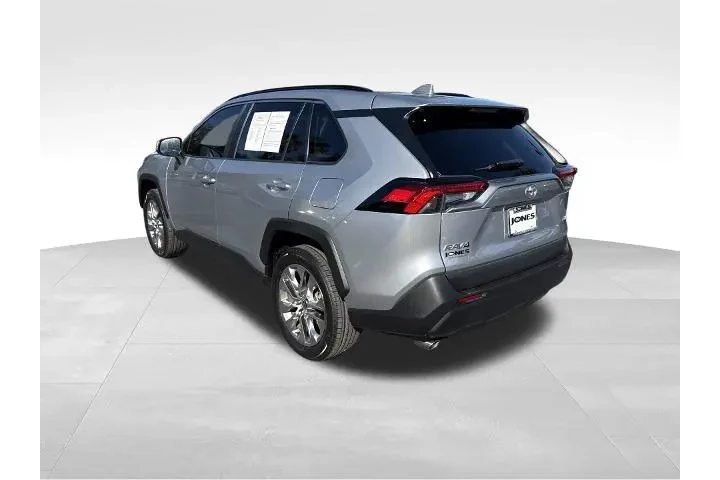 $29371 : Toyota RAV4 2021 XLE Premium image 5