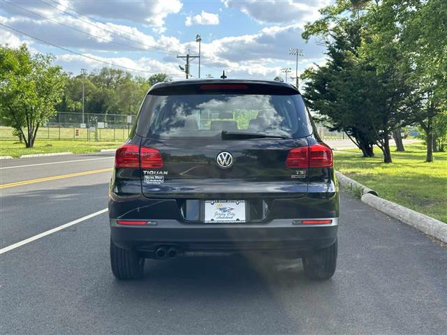 2016 Tiguan S image 7