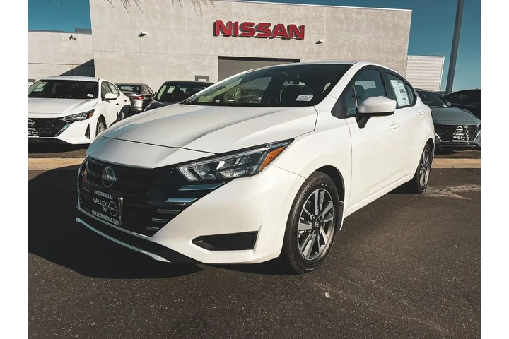 $18997 : Nissan Versa 2025 SV 4dr Sed image 5