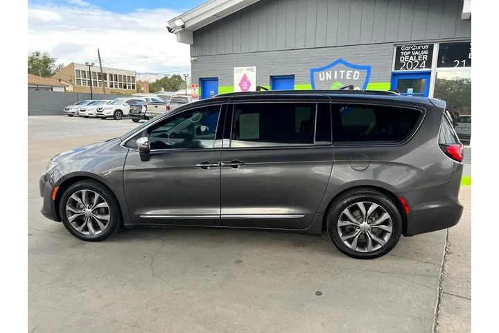 2019 Pacifica Limited image 8