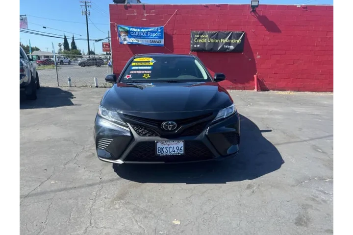 $23599 : 2019 Camry SE image 5