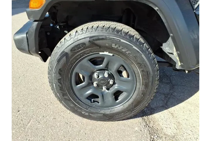 $26998 : Jeep Wrangler 2021 4x4 Sport image 9