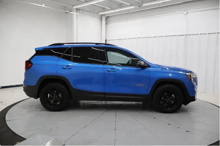 $27995 : GMC Terrain 2024 AWD AT4 4dr image 2