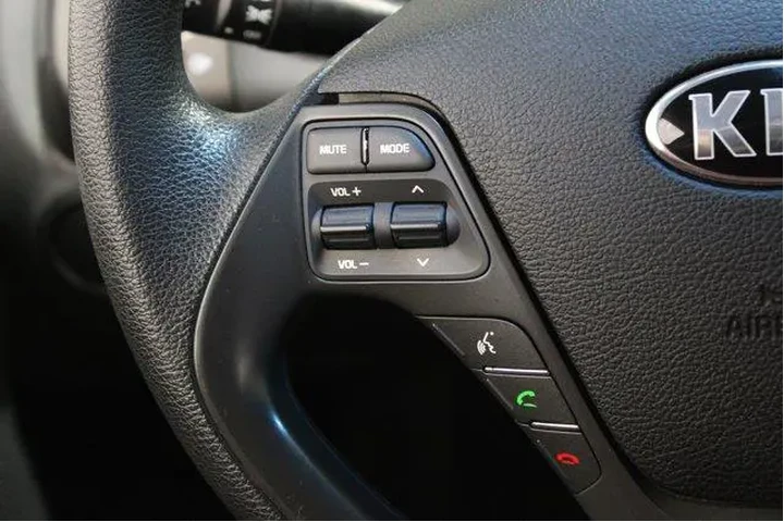 $12909 : Kia Forte 2017 LX 4dr Sedan image 8