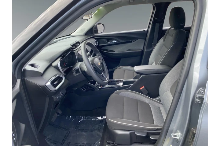 $23565 : Chevrolet Trailblazer 2023 L image 9